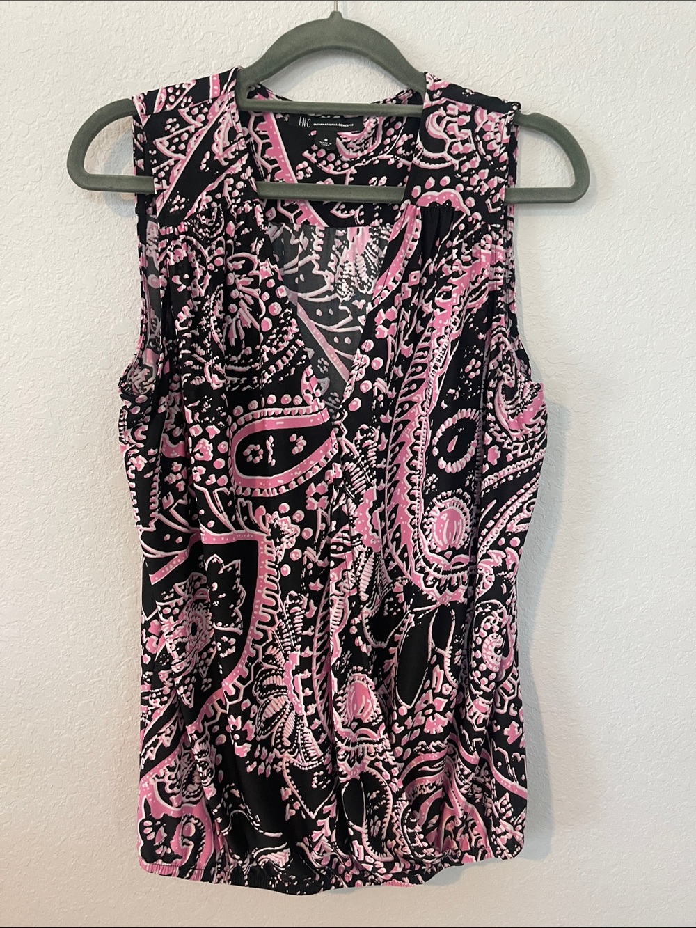 INC International Concepts Pink Paisley V-Neck Sleeveless Top